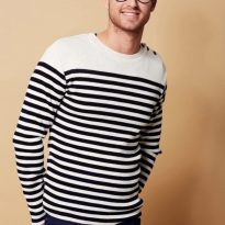 men-model-with-long-sleeves